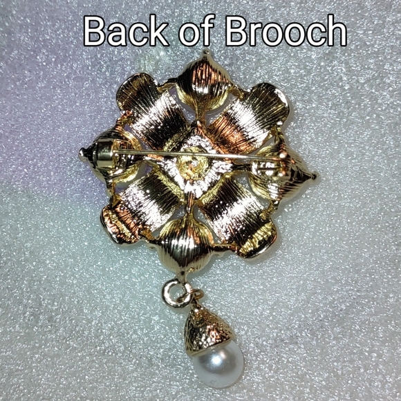 Pearl Pointe Fashion Brooch - Picture 10 of 13